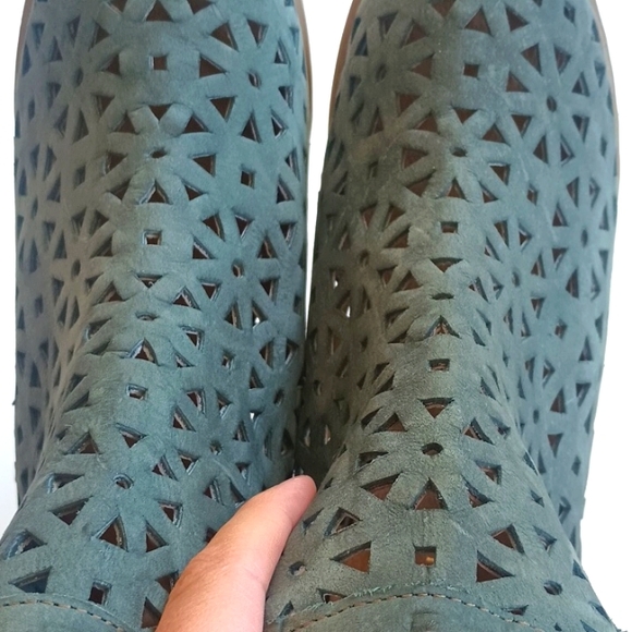 Musse & Cloud Green Ankle Boots with Cutout Design - Picture 7 of 10